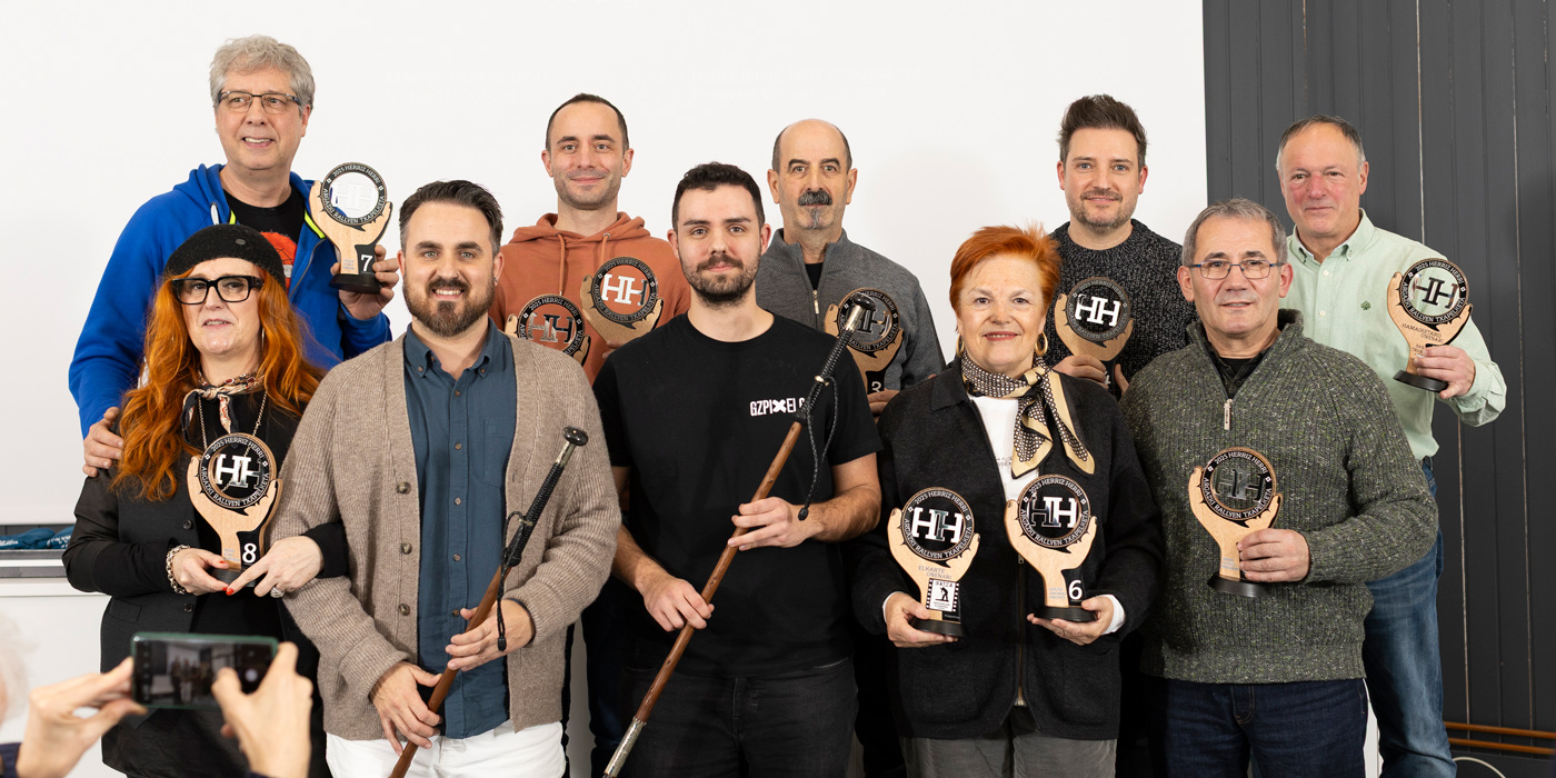 Gala de entrega de premios del Herriz Herri Euskal argazki rallien txapelketa 2026, foto de los ganadores de trofeos del campeonato Herriz Herri 2025
