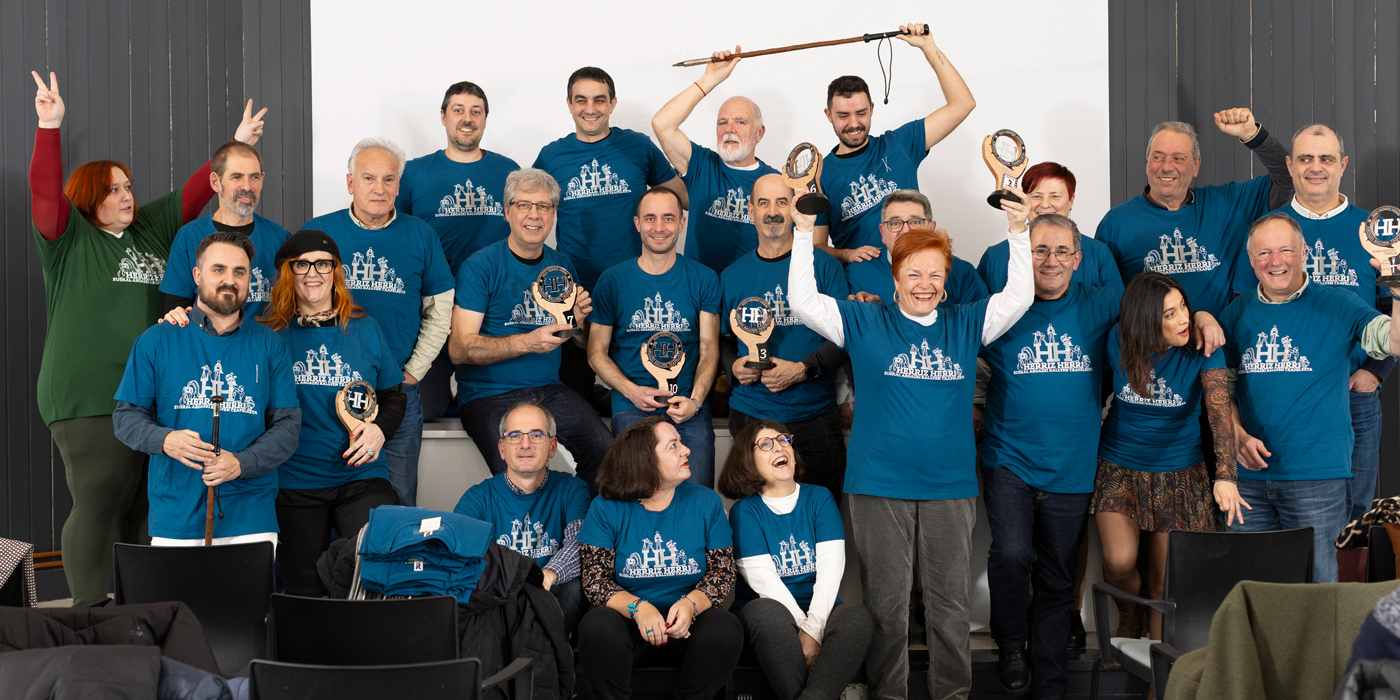 Gala de entrega de premios del Herriz Herri Euskal argazki rallien txapelketa 2026, foto de los ganadores de trofeos del campeonato Herriz Herri 2025 y resto de ganadores de la camiseta del campeonato